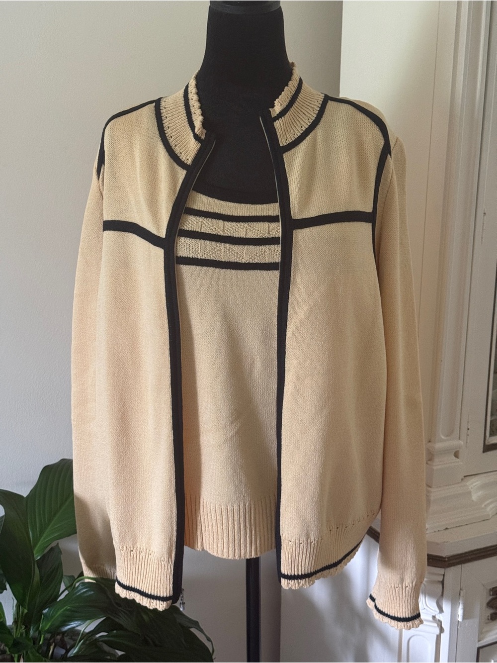 St. John Cream and Black Zip-Front Knit Jacket - Picture 8 of 12
